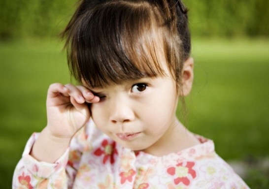 Гноятся глаза у ребенка (от 1 года) – причины, что делать и чем лечить
