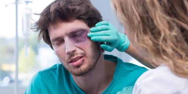Боль в глазном яблоке: причины и лечение