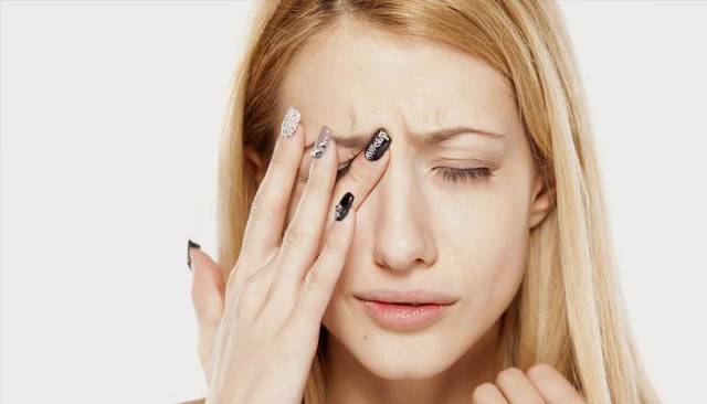 Боль над правым или левым глазом в области лба – причины и лечение