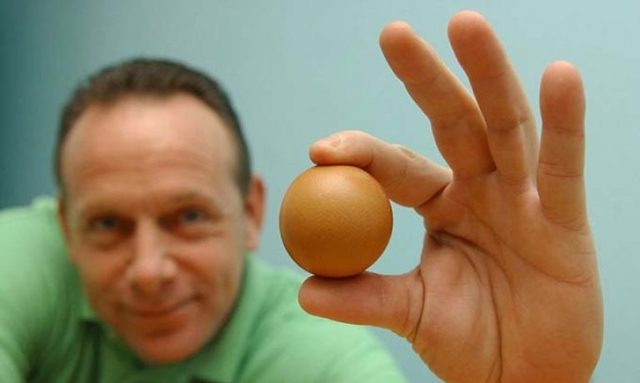 Можно ли греть ячмень на глазу — использование яйца, посещение бани