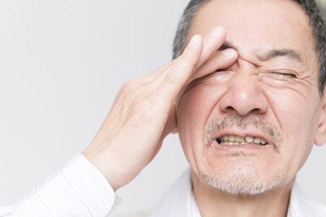 Боль в глазах при движении глазного яблока – причины и лечение