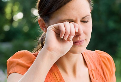 Зуд в глазах – причины и лечение (капли). Почему чешутся глаза?